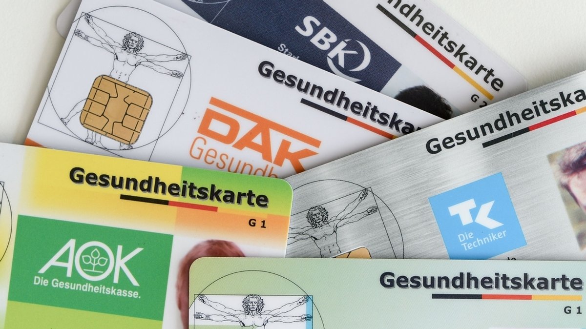 (Symbolbild) Versichertenkassen verschiedener gesetzlicher Krankenkassen