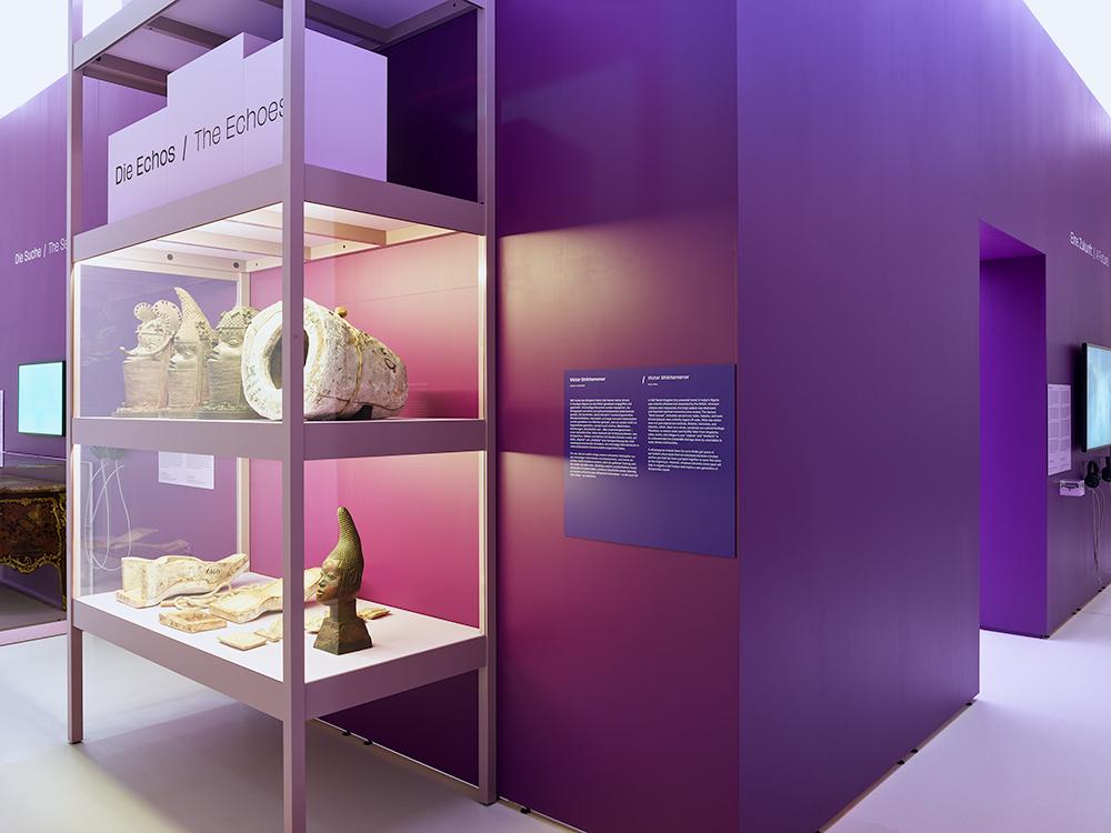 Blick in die Ausstellung "Kunst als Beute. 10 Geschichten"