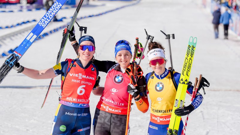 dpatopbilder - 23.03.2025, Norwegen, Oslo: Biathlon, Weltcup, Massenstart, 12,5 km, Frauen: Elvira Berg (l-r) aus Schweden als Zweite, Franziska Preuß aus Deutschland als Siegerin und Julia Simon aus Frankreich als Dritte nach Rennen. Foto: Terje Pedersen/NTB/dpa +++ dpa-Bildfunk +++ | Bild: dpa-Bildfunk/Terje Pedersen dpatopbilder - 23.03.2025, Norwegen, Oslo: Biathlon, Weltcup, Massenstart, 12,5 km, Frauen: Elvira Berg (l-r) aus Schweden als Zweite, Franziska Preuß aus Deutschland als Siegerin und Julia Simon aus Frankreich als Dritte nach Rennen. Foto: Terje Pedersen/NTB/dpa +++ dpa-Bildfunk +++