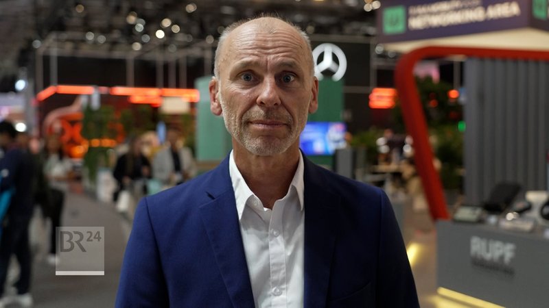 Der Automobil-Experte Stefan Bratzel im BR24-Interview zur Zukunft der Autoindustrie. | Bild: BR Der Automobil-Experte Stefan Bratzel im BR24-Interview zur Zukunft der Autoindustrie.