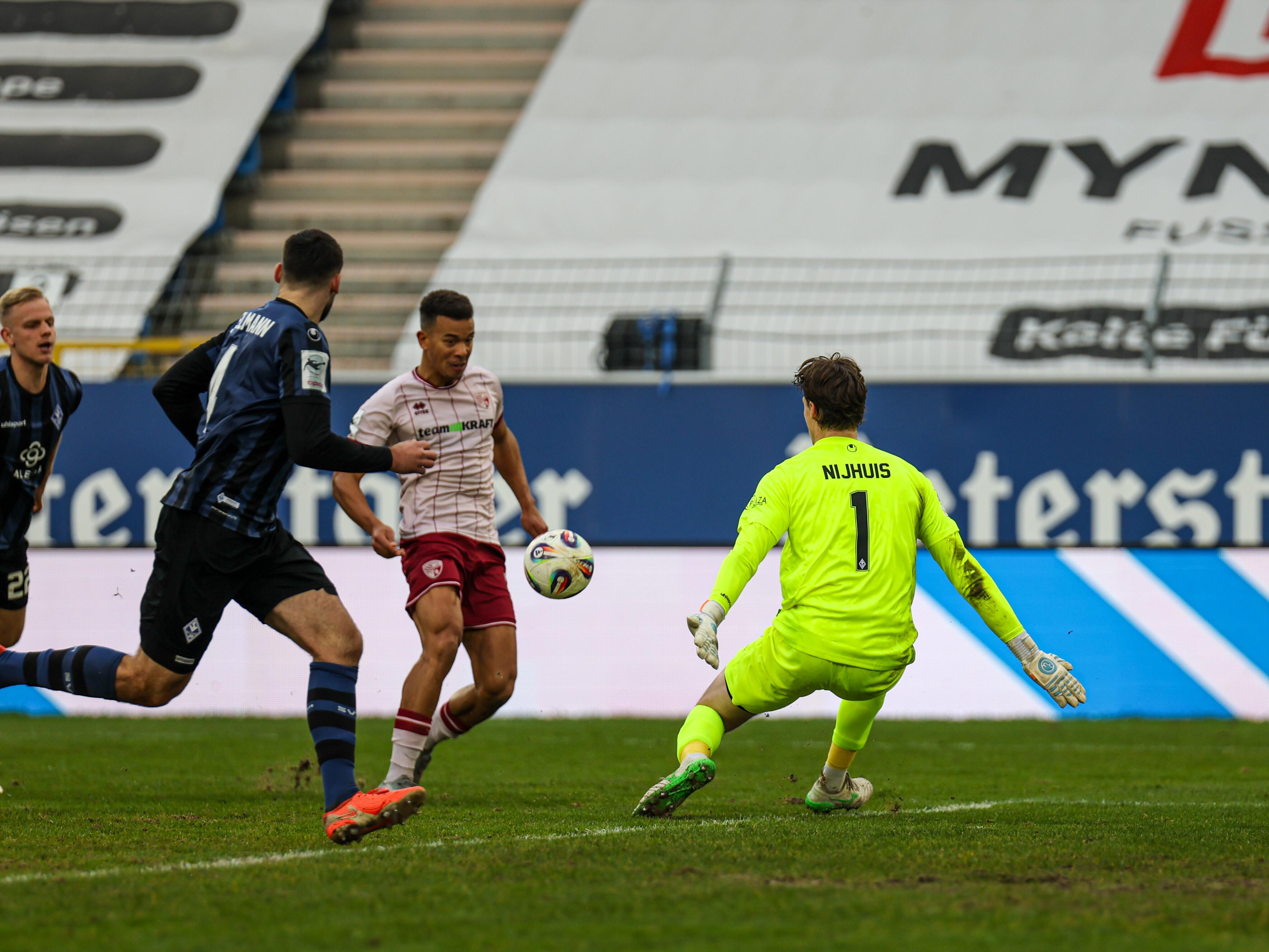 Traf zum 1:0 für den FC Ingolstadt gegen Waldhof Mannheim: Marcel Costly (Mitte)