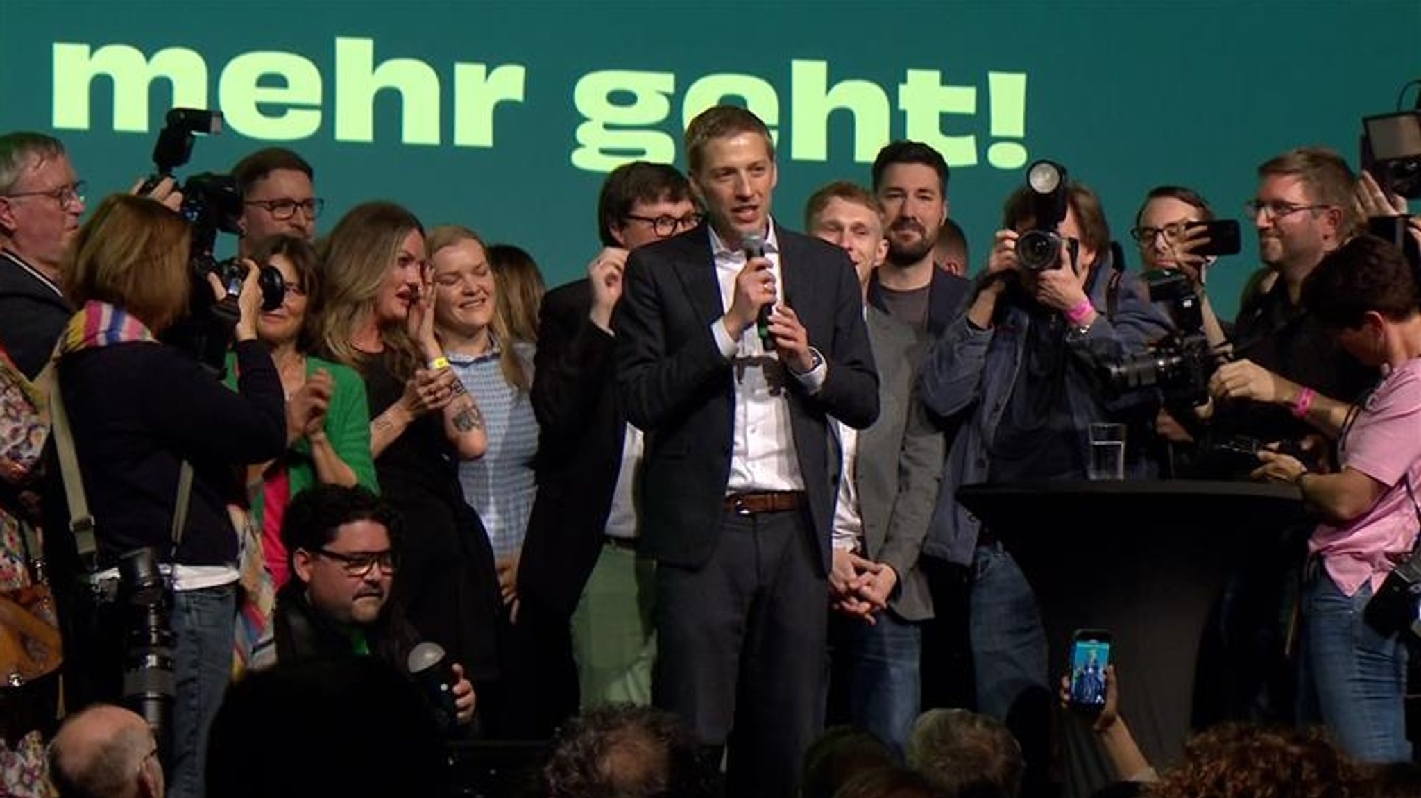 Der Sieger der Münchner OB-Wahl, Dominik Krause, am Wahlabend.