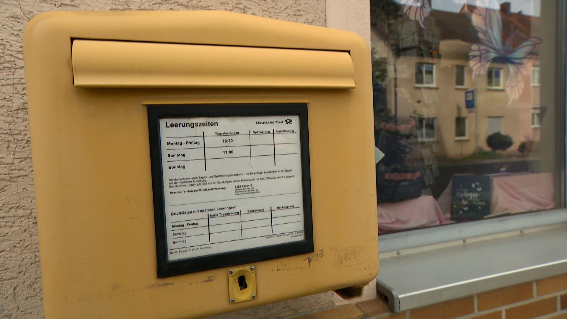 Alle Gemeinden mit mehr als 2000 Einwohnern müssen eine Postfiliale haben - laut Gesetz. Aber an 141 Pflichtstandorten ist das nicht der Fall, 23 davon in Bayern.