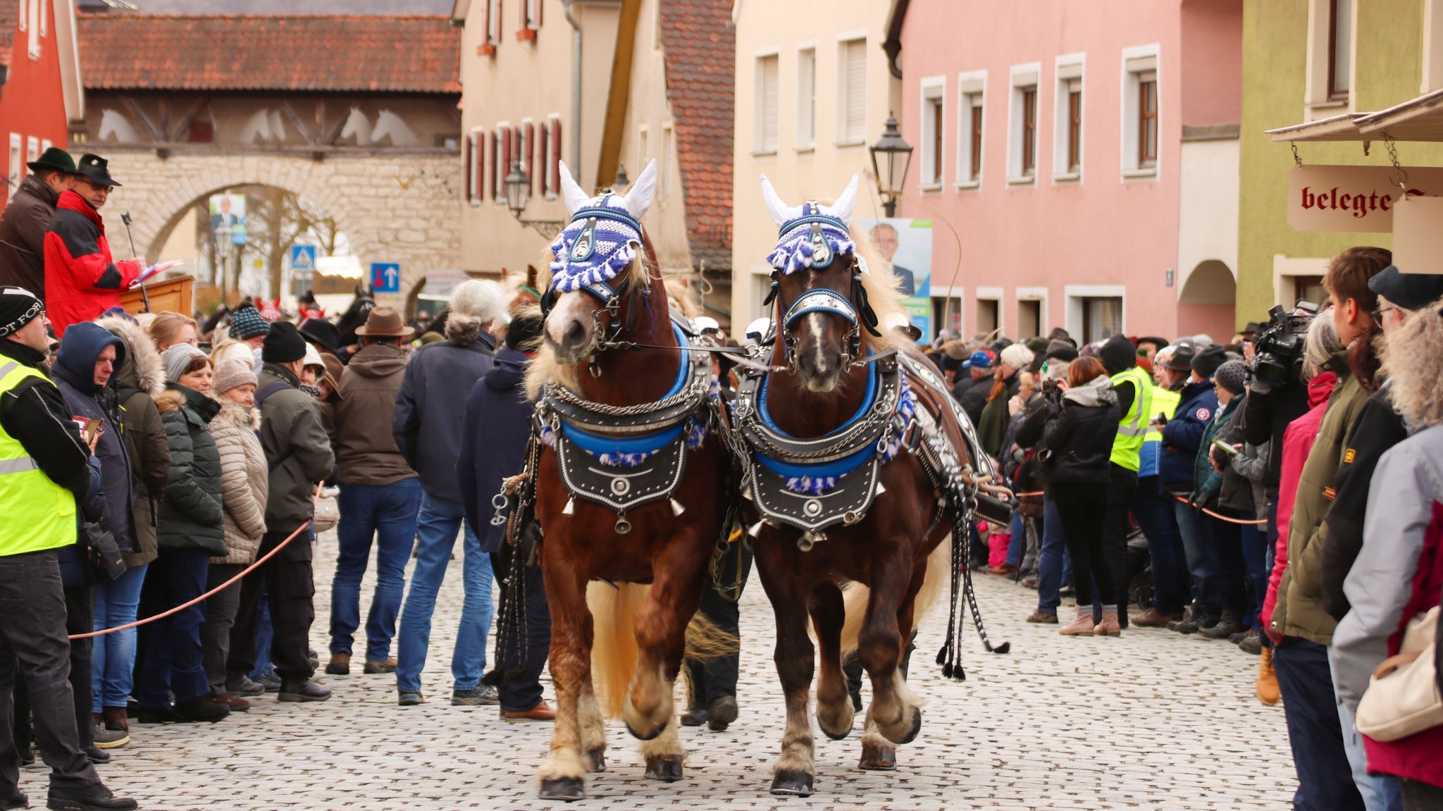 Der Pferdeauftrieb fand das letzte Mal im Februar 2020 statt. Der Rossmarkt war eine der letzten Großveranstaltungen in Berching. 