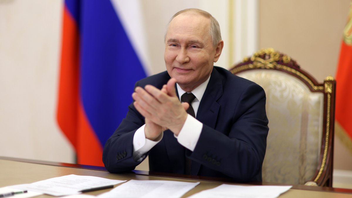 "Seufzen bei Kaviar-Häppchen": Putin setzt auf Spenden für Krieg