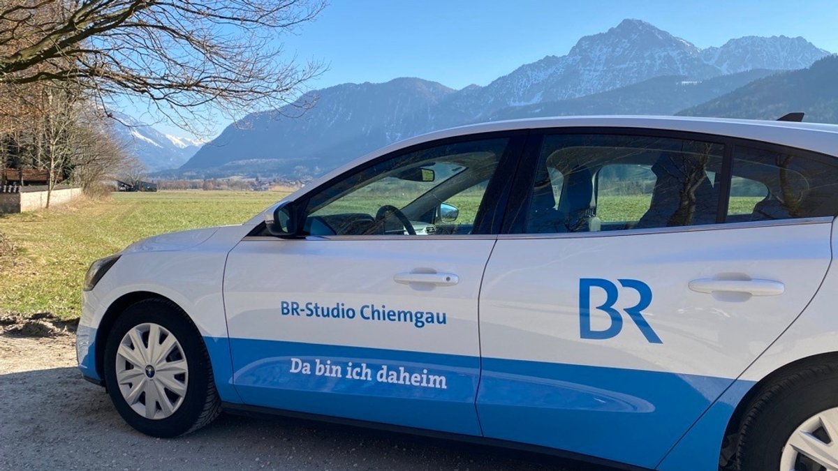 Ein Job mit Aussicht: BR-Auto unserer Chiemgau-Korrespondentin.