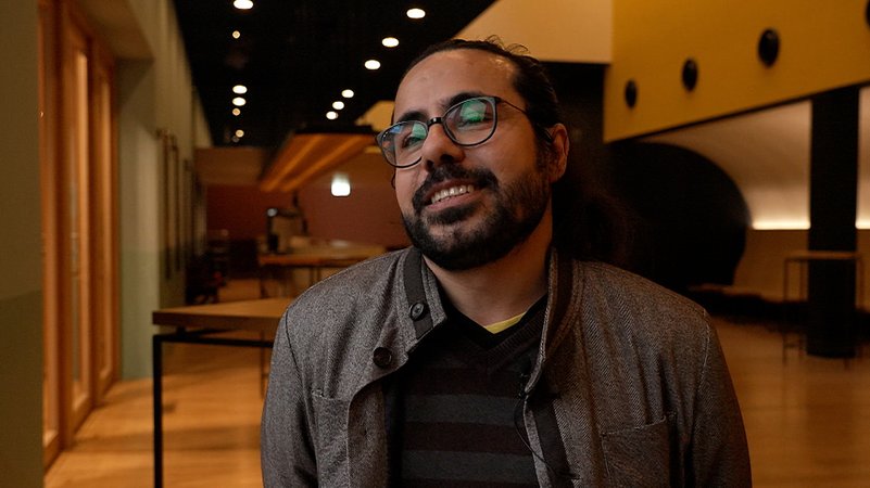 Avdu Khalil im Münchner Volkstheater | Bild: BR Avdu Khalil im Münchner Volkstheater