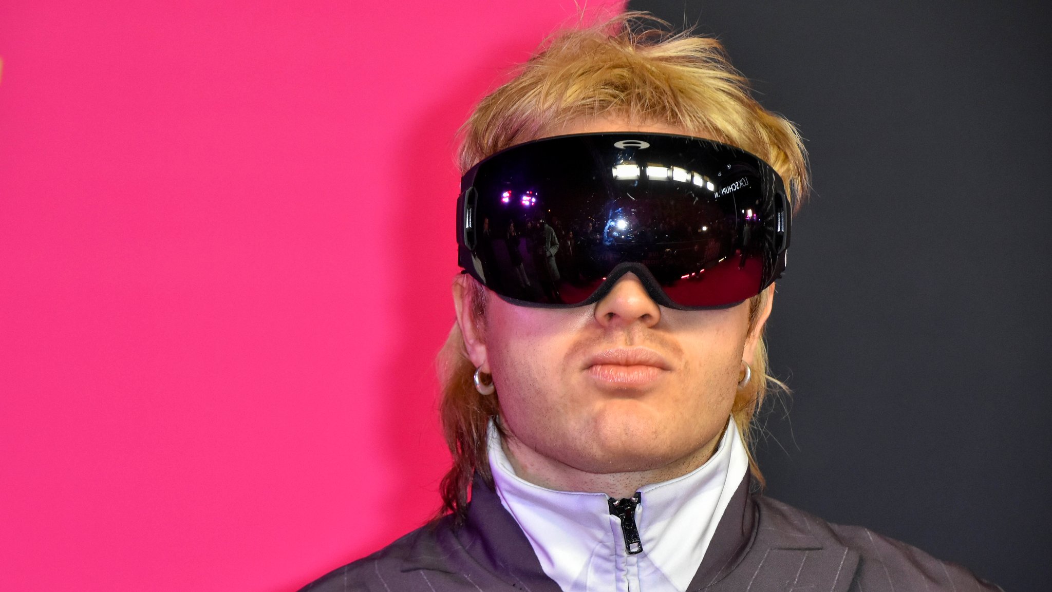 Ski Aggu mit Skibrille | Bild: picture alliance / ABBfoto | - Ski Aggu mit Skibrille