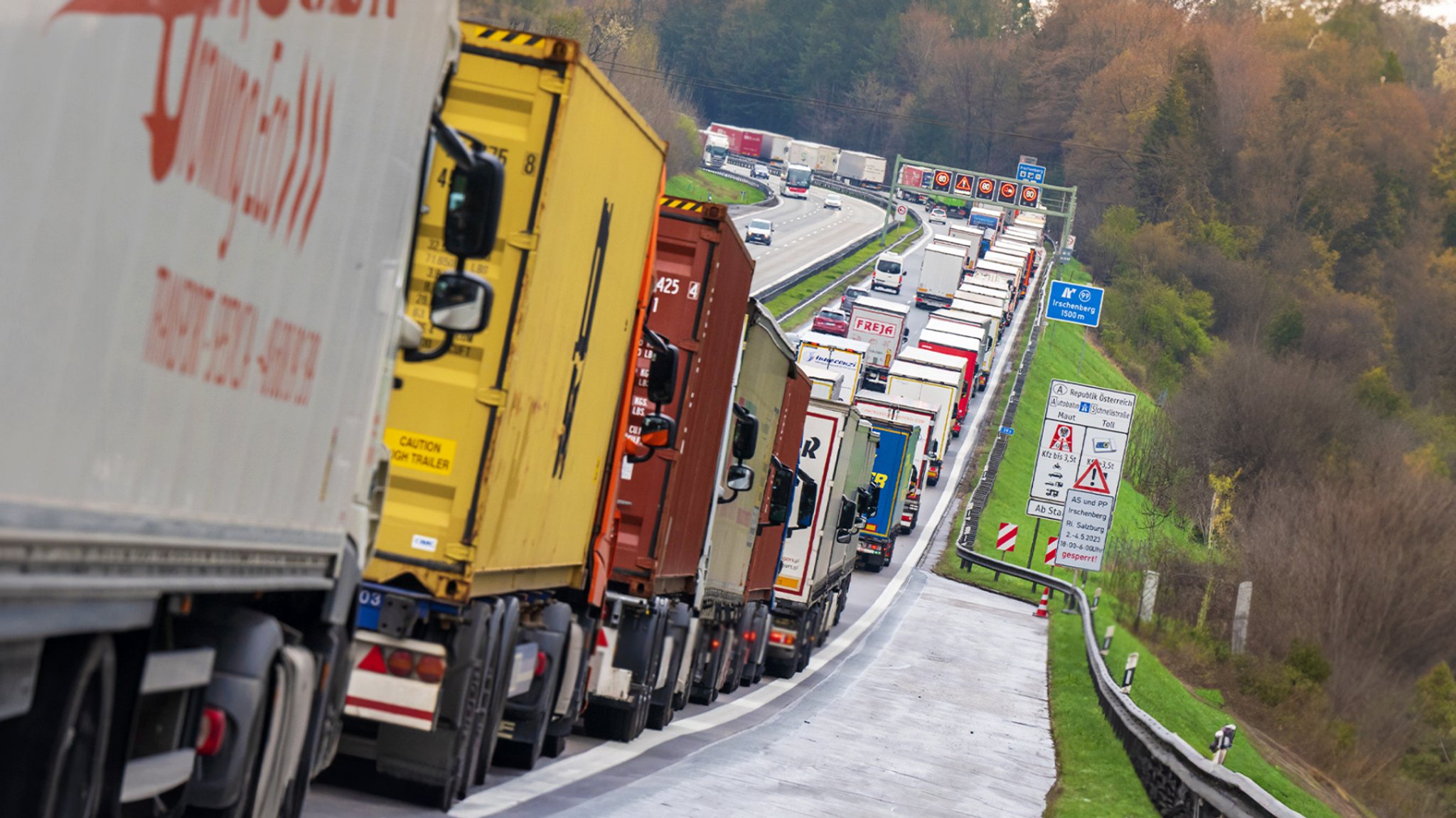 Durch die neuen Klimaschutz-Vorgaben der EU sollen die Emissionen neuer LKW bis 2040 drastisch reduziert werden.