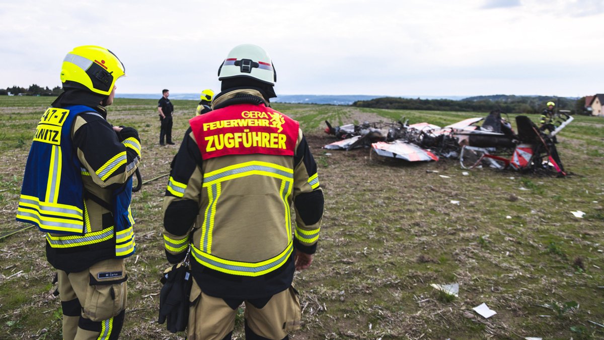 Flugzeuge prallen in Thüringen zusammen - Feuerwehr: Zwei Tote