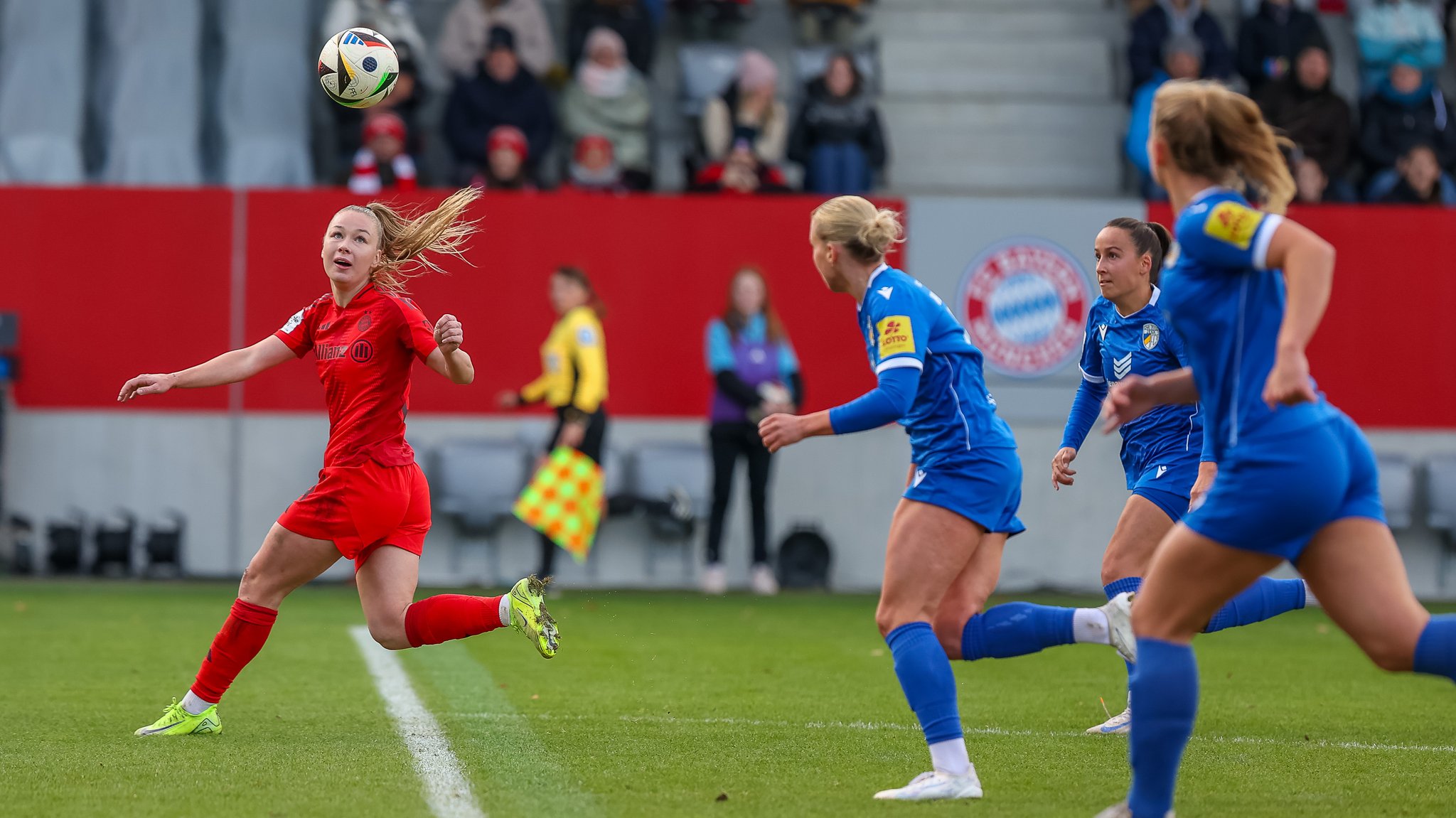 Spielszene FC Bayern München - FC Carl Zeiss Jena