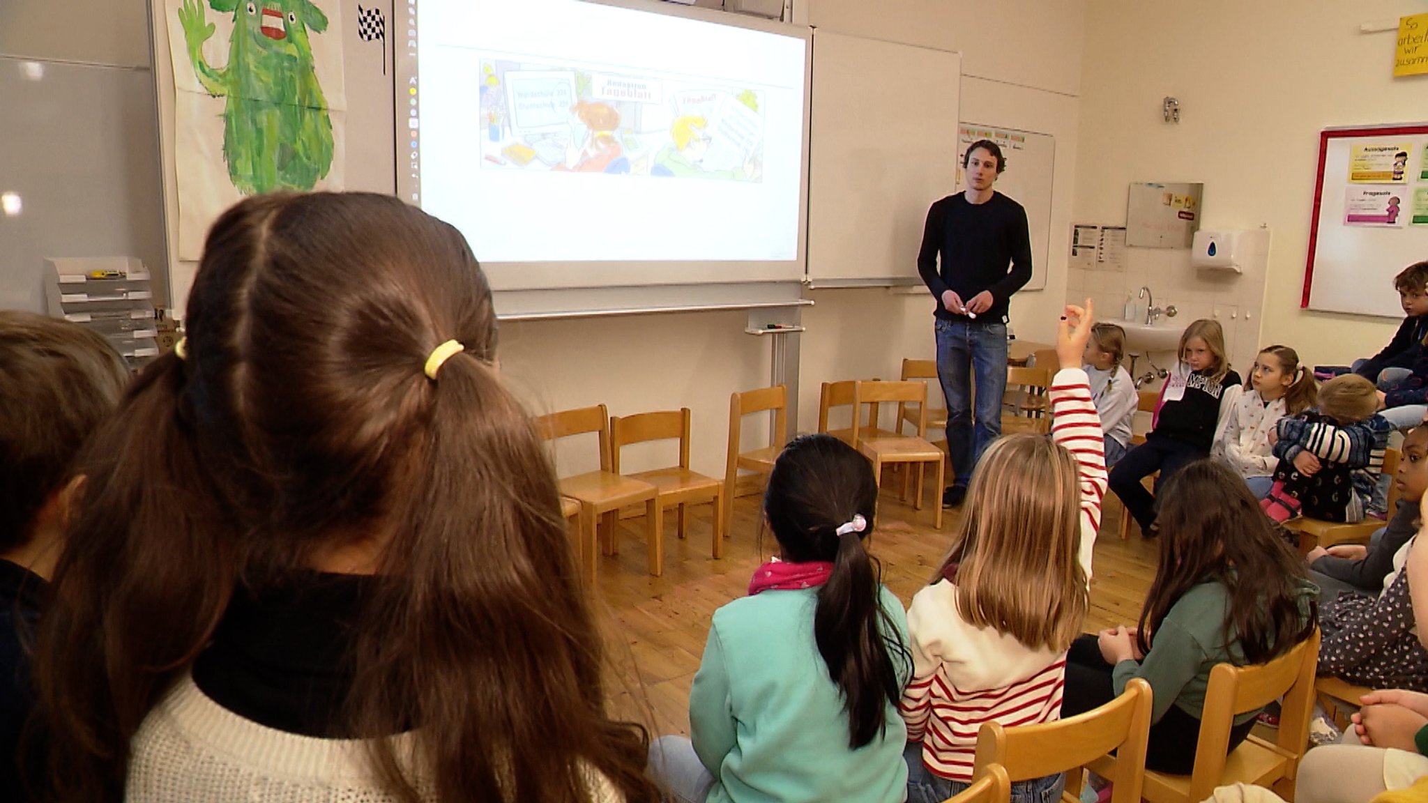 In Bayerns Grundschulen sind 9 von 10 Lehrkräften weiblich. Seit Jahren gelingt es nicht, mehr Männer dafür zu begeistern.