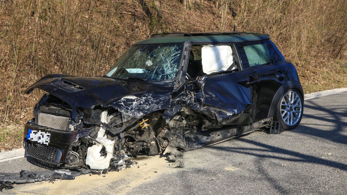 Unfall Mit Verletzten Bei Strullendorf 50 000 Euro Schaden Br24