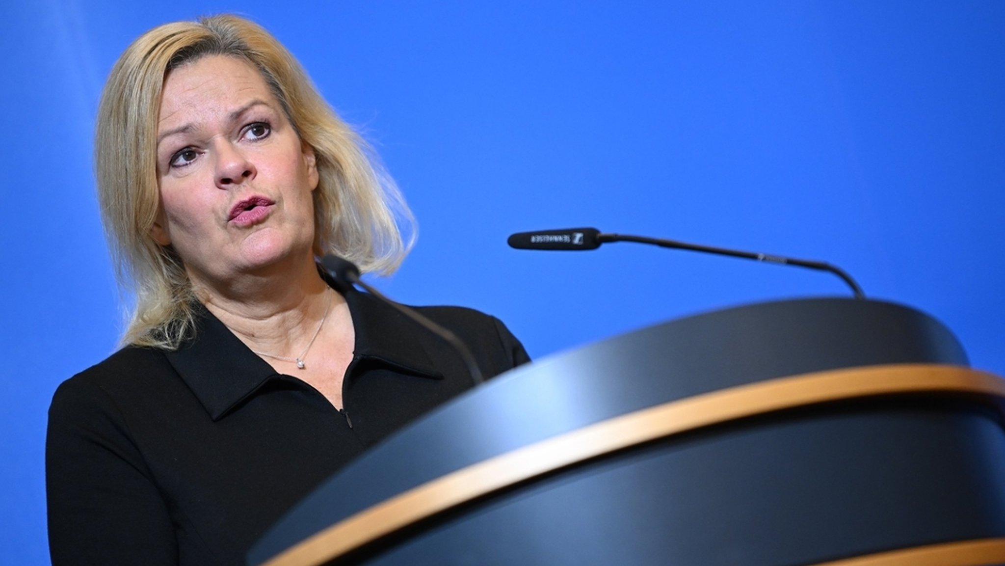 21.11.2023, Berlin: Nancy Faeser (SPD), Bundesministerin des Innern und Heimat, spricht bei der Deutschen Islam Konferenz.