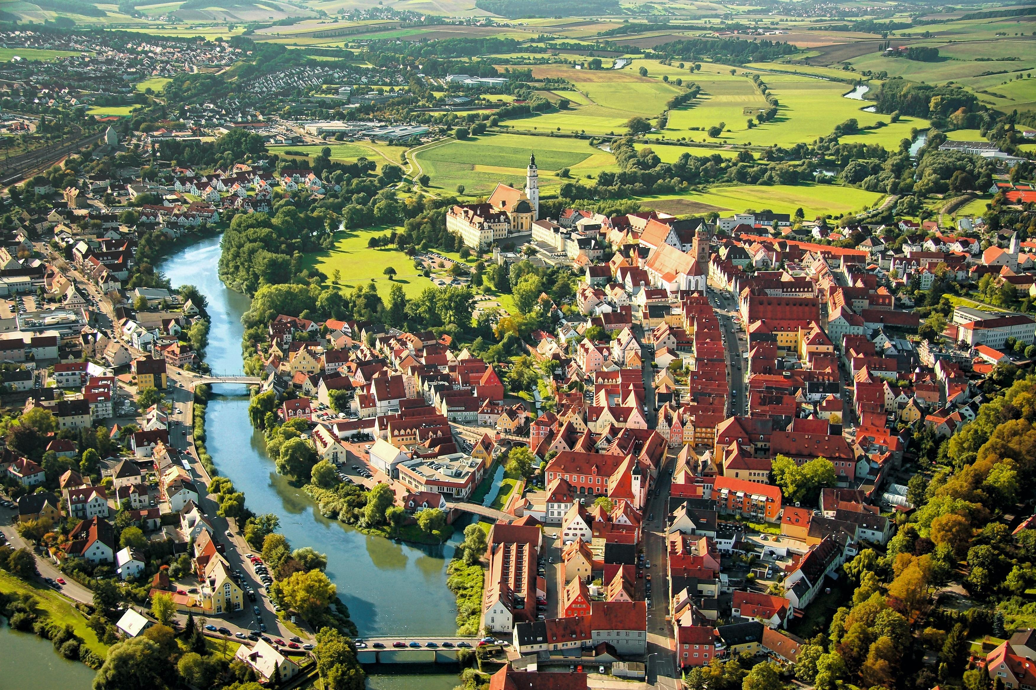 Die Stadt Donauwörth aus der Luft.