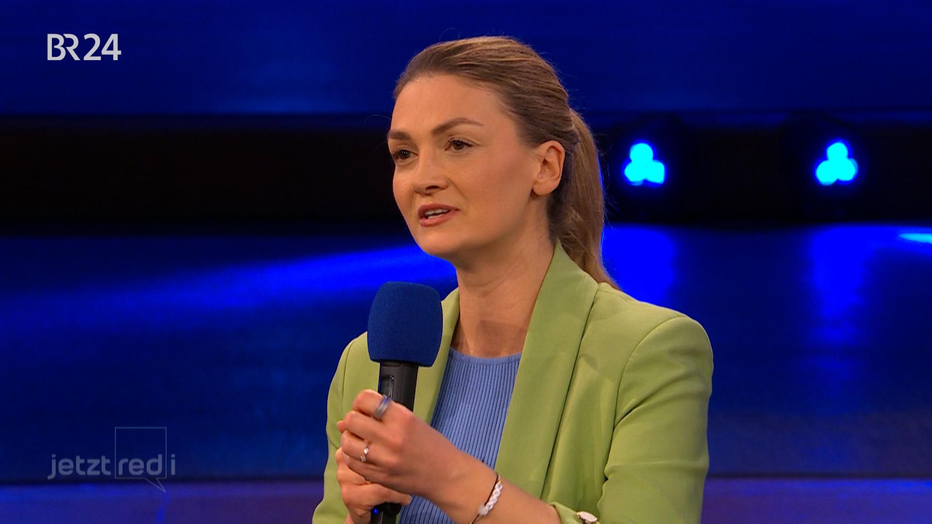 Judith Gerlach in der "jetzt red i"-Arena