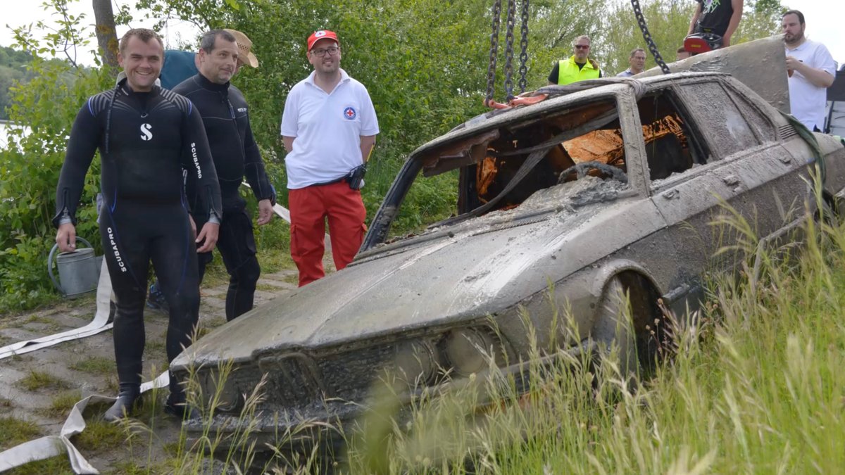 Auto seit 35 Jahren in der Isar: Besitzer des BMW gesucht