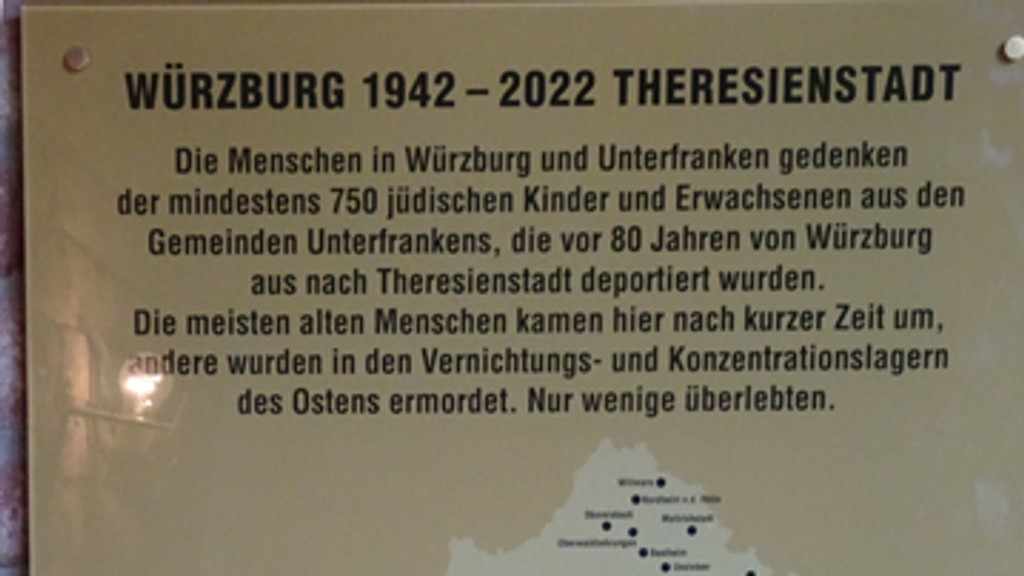 Neue Gedenktafel im Lager Theresienstadt