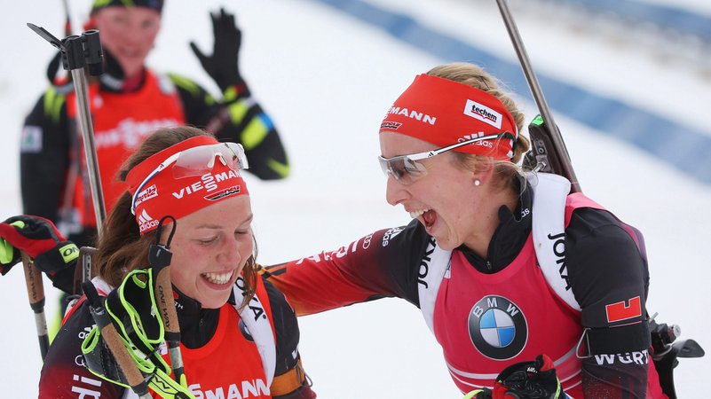 Laura Dahlmeier und Franziska Preuß | Bild: picture-alliance/dpa Laura Dahlmeier und Franziska Preuß