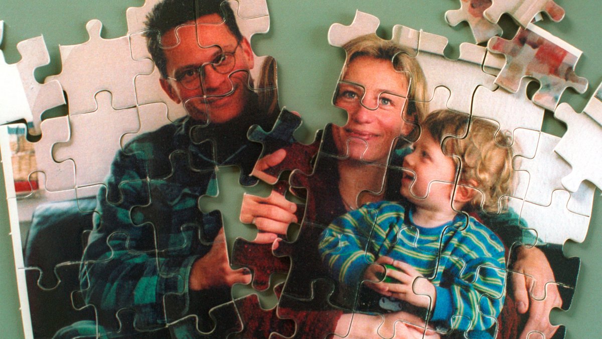 Puzzleteile mit Familienmotiv
