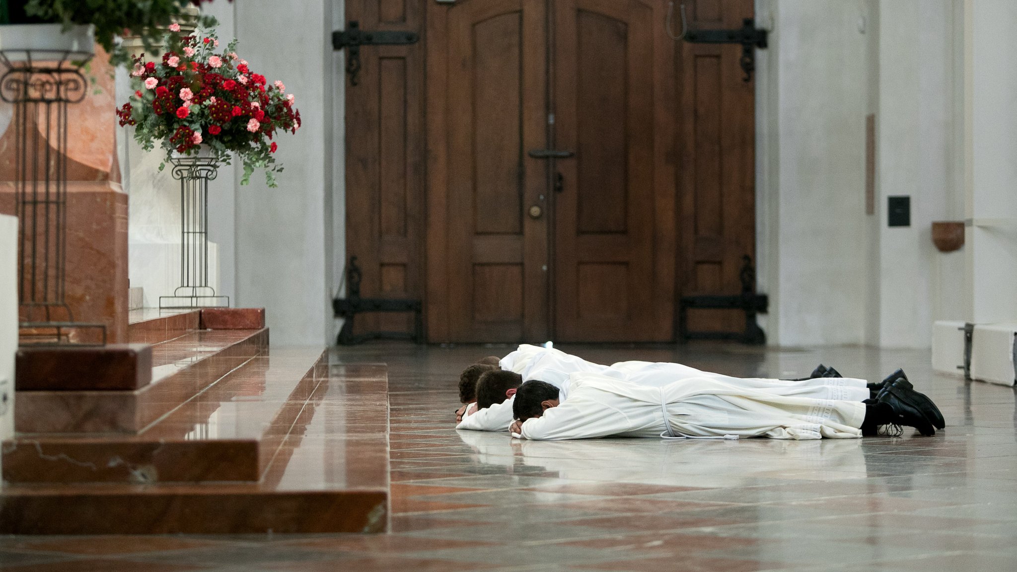 Im Münchner Dom wurden 2017 drei Priester geworden. In diesem Jahr sind es wieder drei Neupriester. | Bild: picture alliance Im Münchner Dom wurden 2017 drei Priester geworden. In diesem Jahr sind es wieder drei Neupriester.