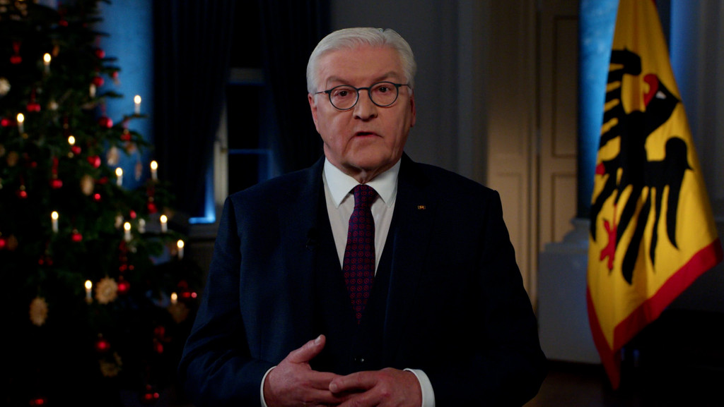 Der Ukraine-Krieg und seine Folgen stehen auch im Zentrum der Weihnachtsansprache von Bundespräsident Steinmeier. | Bild: BR Der Ukraine-Krieg und seine Folgen stehen auch im Zentrum der Weihnachtsansprache von Bundespräsident Steinmeier.
