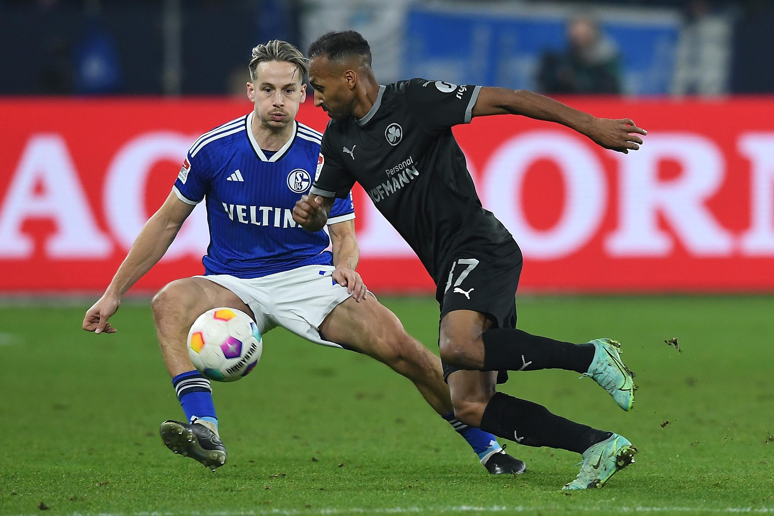 Spielszene FC Schalke 04 - SpVgg Greuther Fürth