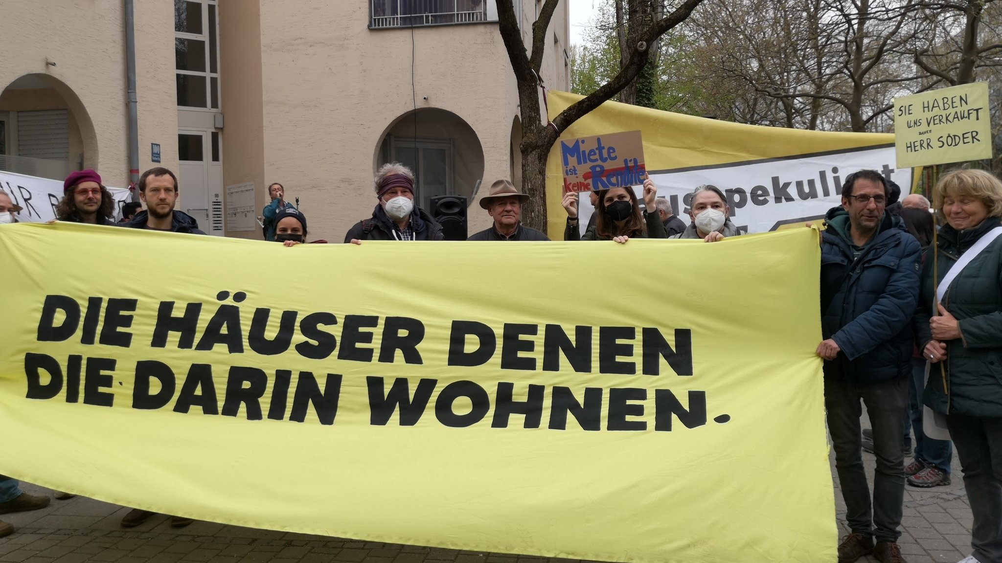 Die Mieter in der Berliner Straße haben Angst, dass sie sich ihre Wohnungen bald nicht mehr leisten können.