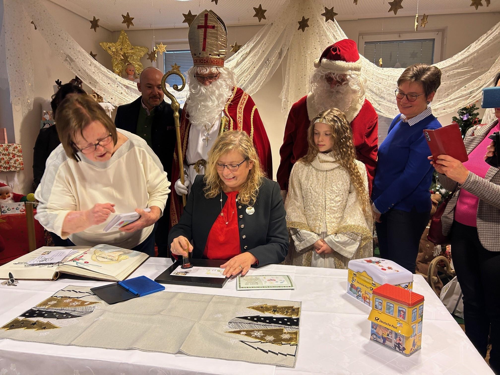 Eröffnung Weihnachtspostamt Himmelstadt - diesmal mit der Ehrenamtsbeauftragten der bayerischen Staatsregierung Gabi Schmidt als Patin