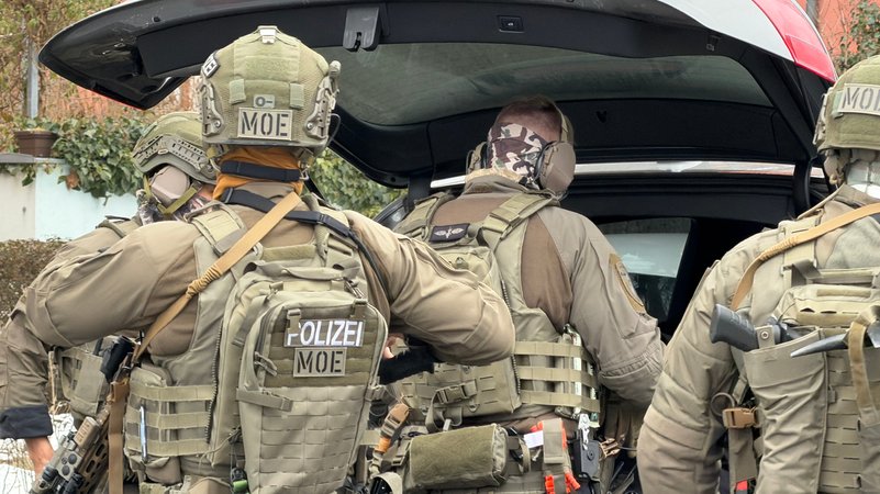 Spezialkräfte der Polizei. | Bild: NEWS5 / Sven Grundmann Spezialkräfte der Polizei.