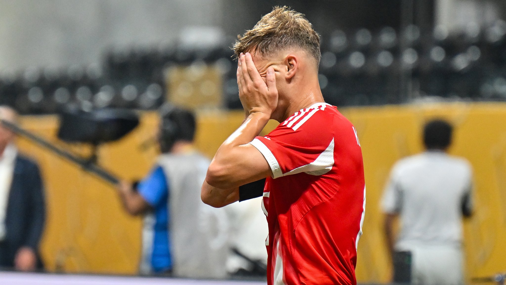 Joshua Kimmich ist entsetzt | Bild: picture alliance / BEAUTIFUL SPORTS | BEAUTIFUL SPORTS/Goldberg Joshua Kimmich ist entsetzt