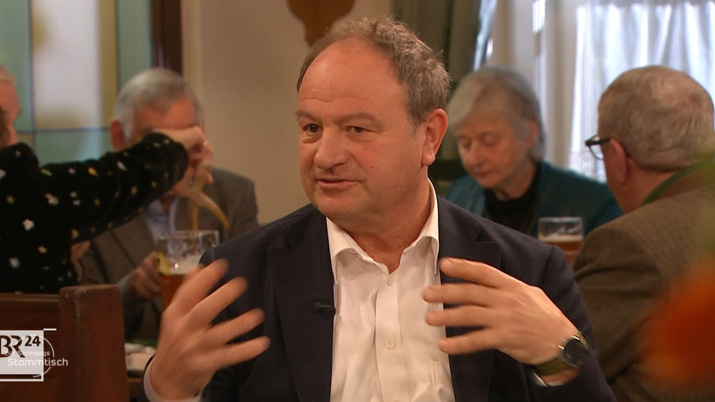 Der Münchner Pfarrer Rainer Maria Schießler am Sonntags-Stammtisch im BR Fernsehen. | Bild: BR Der Münchner Pfarrer Rainer Maria Schießler am Sonntags-Stammtisch im BR Fernsehen.