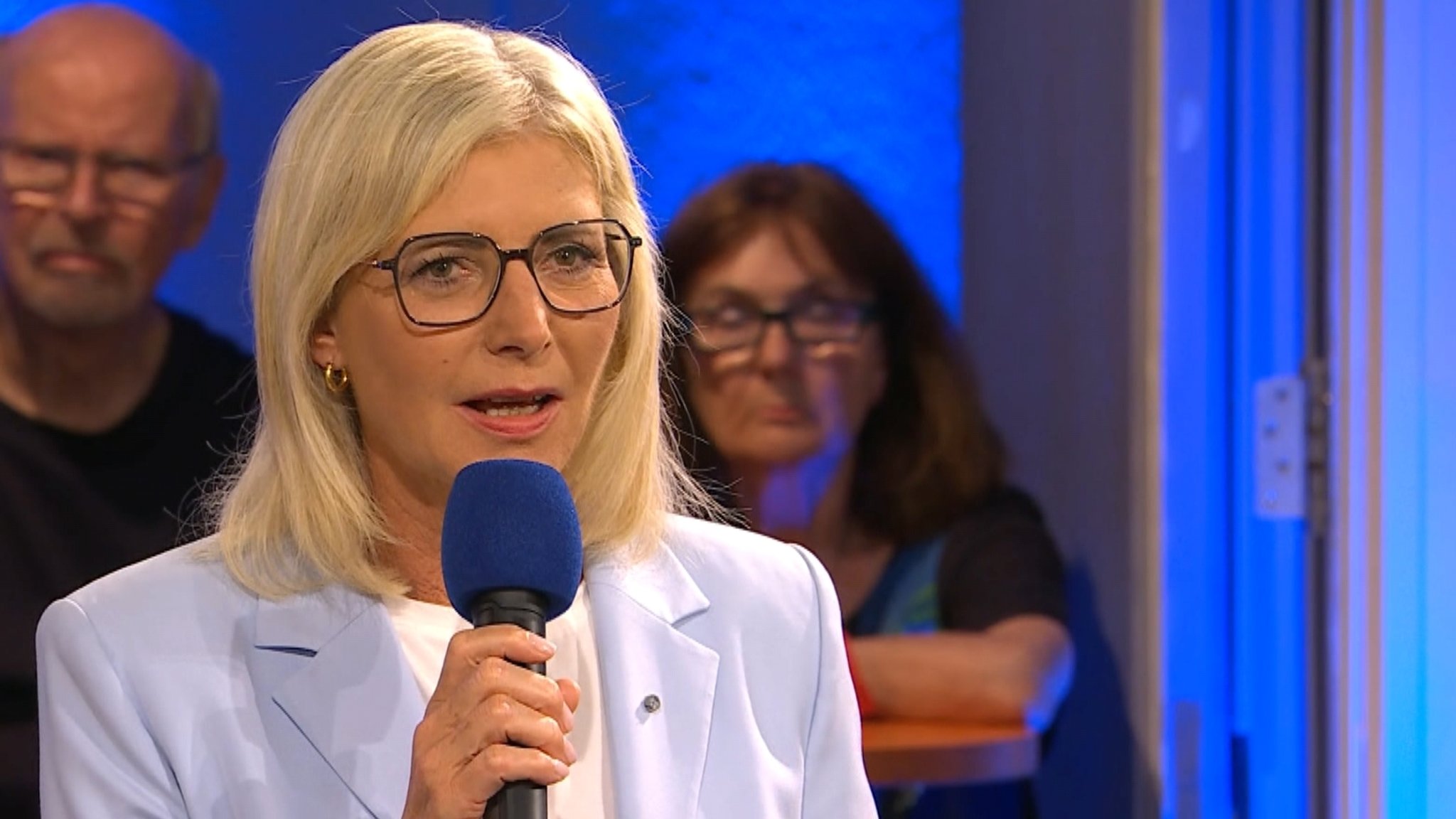 Ministerin Ulrike Scharf und SPD-Politiker Holger Grießhammer sprechen in der "jetzt red i"-Arena.