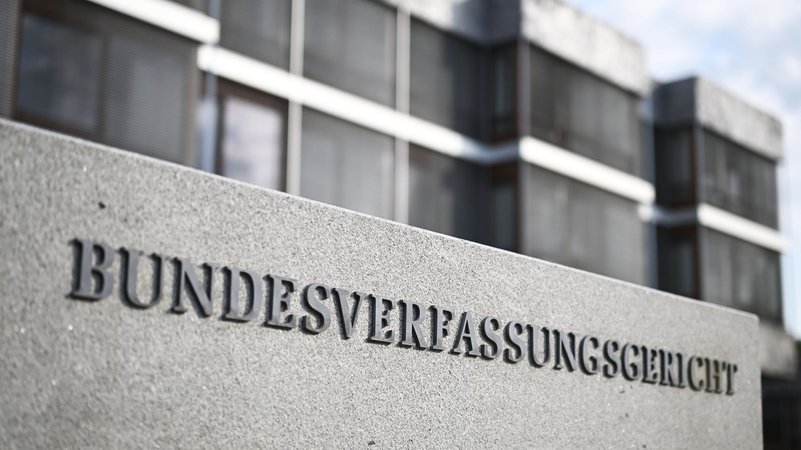 Karlsruhe: Außenaufnahme vom Bundesverfassungsgericht. | Bild: dpa-Bildfunk/Uli Deck Karlsruhe: Außenaufnahme vom Bundesverfassungsgericht.