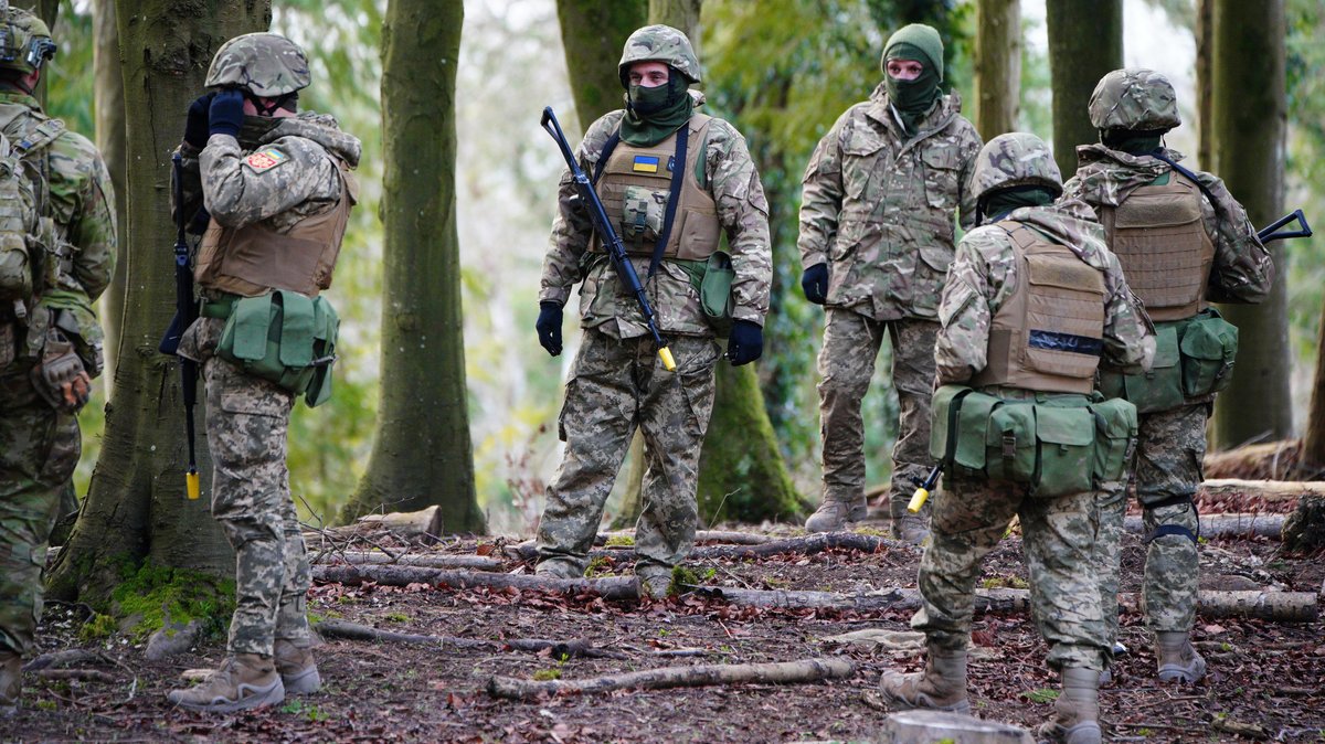 Ukrainische Soldaten bei einem Training im Ausland