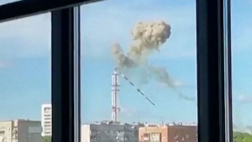Charkiw: Spitze des Fernsehturms bricht nach Raketenangriff ab | Bild:Reuters