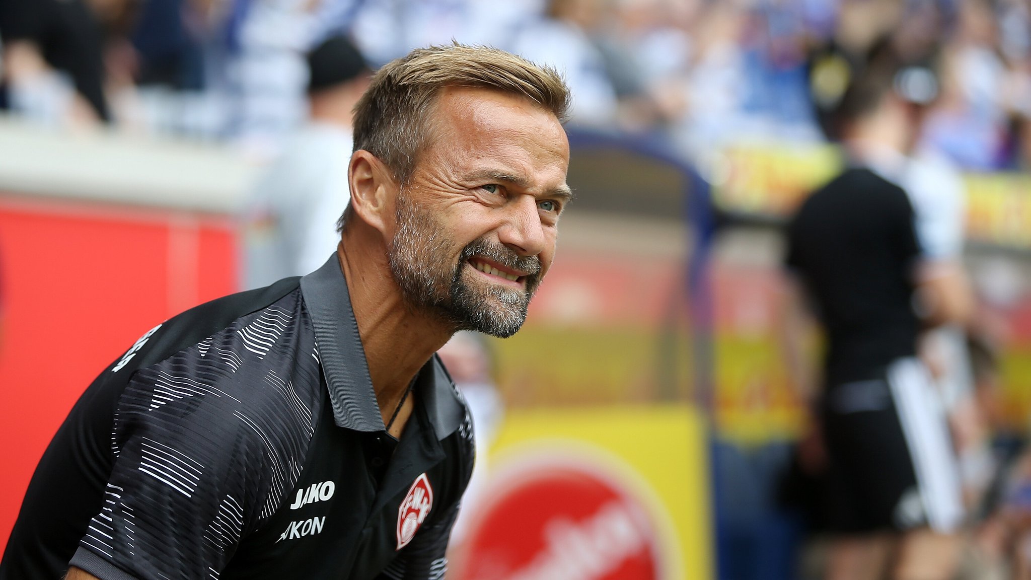Trainer Michael Schiele kam mit Würzburg unter die Räder | Bild: picture alliance / Frank Scheuring / foto-scheuring | Frank Scheuring Trainer Michael Schiele kam mit Würzburg unter die Räder