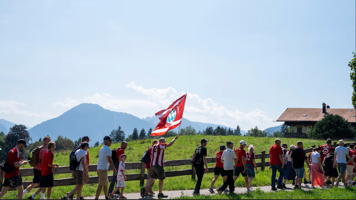 Fanmarsch FC Bayern am Tegernsee