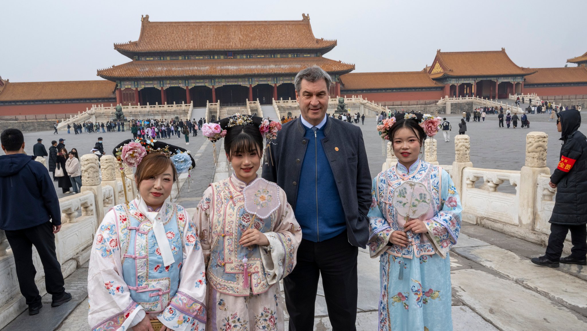 Markus Söder (CSU), Ministerpräsident von Bayern, besucht die historische verbotene Stadt in der chinesischen Hauptstadt 2024 | Bild: picture alliance/dpa | Peter Kneffel Markus Söder (CSU), Ministerpräsident von Bayern, besucht die historische verbotene Stadt in der chinesischen Hauptstadt 2024