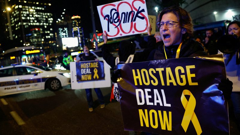 Archivbild: Demonstration in Tel Aviv für Geisel-Abkommen | Bild: Reuters Archivbild: Demonstration in Tel Aviv für Geisel-Abkommen