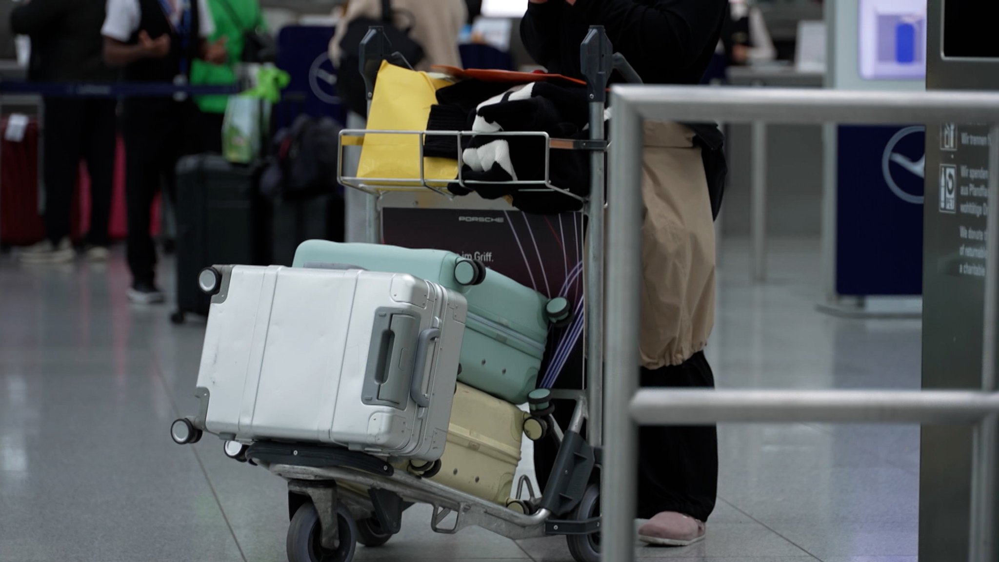 Kofferwagen am Flughafen München