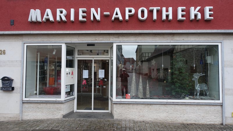 Aktuell steht die Marien-Apotheke in Bad Neustadt (Lkr. Rhön-Grabfeld) leer. Die Suche nach einem Nachfolger läuft. | Bild: Wolfram Hanke / BR Aktuell steht die Marien-Apotheke in Bad Neustadt (Lkr. Rhön-Grabfeld) leer. Die Suche nach einem Nachfolger läuft.