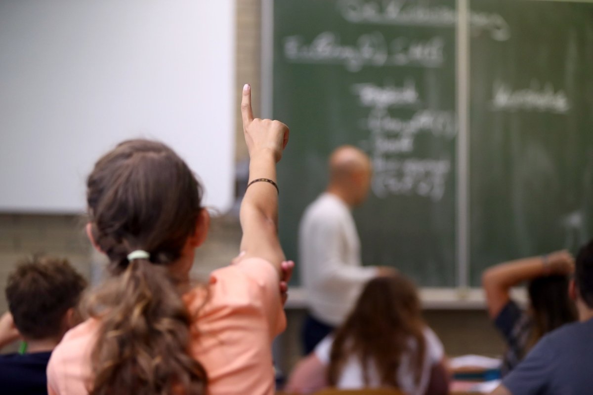 Lehrer fordern mehr Zeit für Bildung