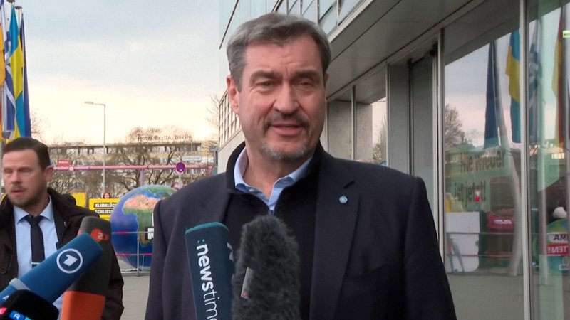 CSU-Chef Markus Söder hat zum Auftakt der Koalitionsverhandlungen für eine Einigung im Streit um das milliardenschwere Finanzpaket geworben. | Bild: BR 2025 CSU-Chef Markus Söder hat zum Auftakt der Koalitionsverhandlungen für eine Einigung im Streit um das milliardenschwere Finanzpaket geworben.