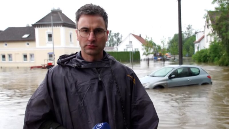 Das Hochwasser hat Babenhausen schwer getroffen. BR-Reporter Andreas Herz berichtet aus dem Hochwassergebiet. | Bild: BR/Andreas Herz Das Hochwasser hat Babenhausen schwer getroffen. BR-Reporter Andreas Herz berichtet aus dem Hochwassergebiet.