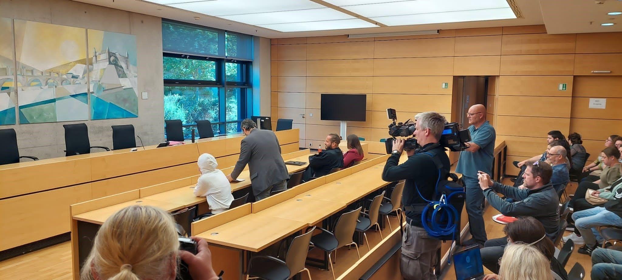 Eine Erzieherin wurde wegen der Misshandlung Schutzbefohlener am Landgericht Würzburg zu einem Jahr und zehn Monaten auf Bewährung verurteilt.