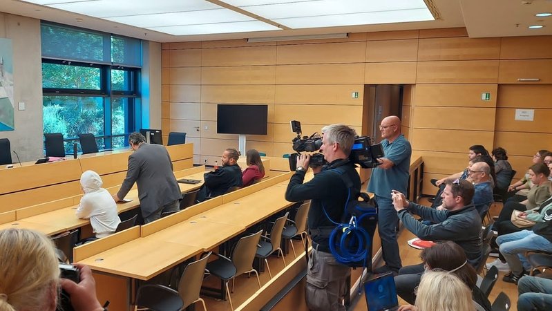 Eine Erzieherin wurde wegen der Misshandlung Schutzbefohlener am Landgericht Würzburg zu einem Jahr und zehn Monaten auf Bewährung verurteilt.