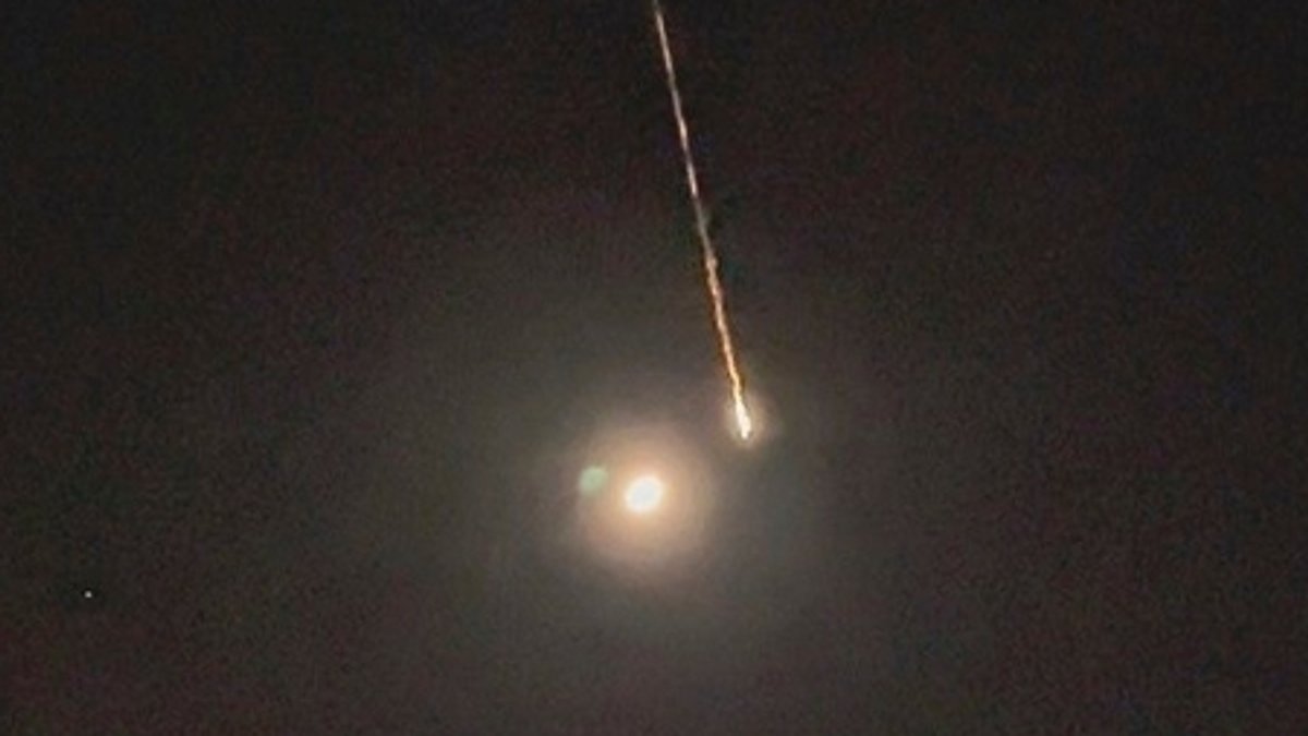 21.01.2024, Berlin: Ein Asteroid tritt ist in der Nacht nahe Berlin in die Atmosphäre.