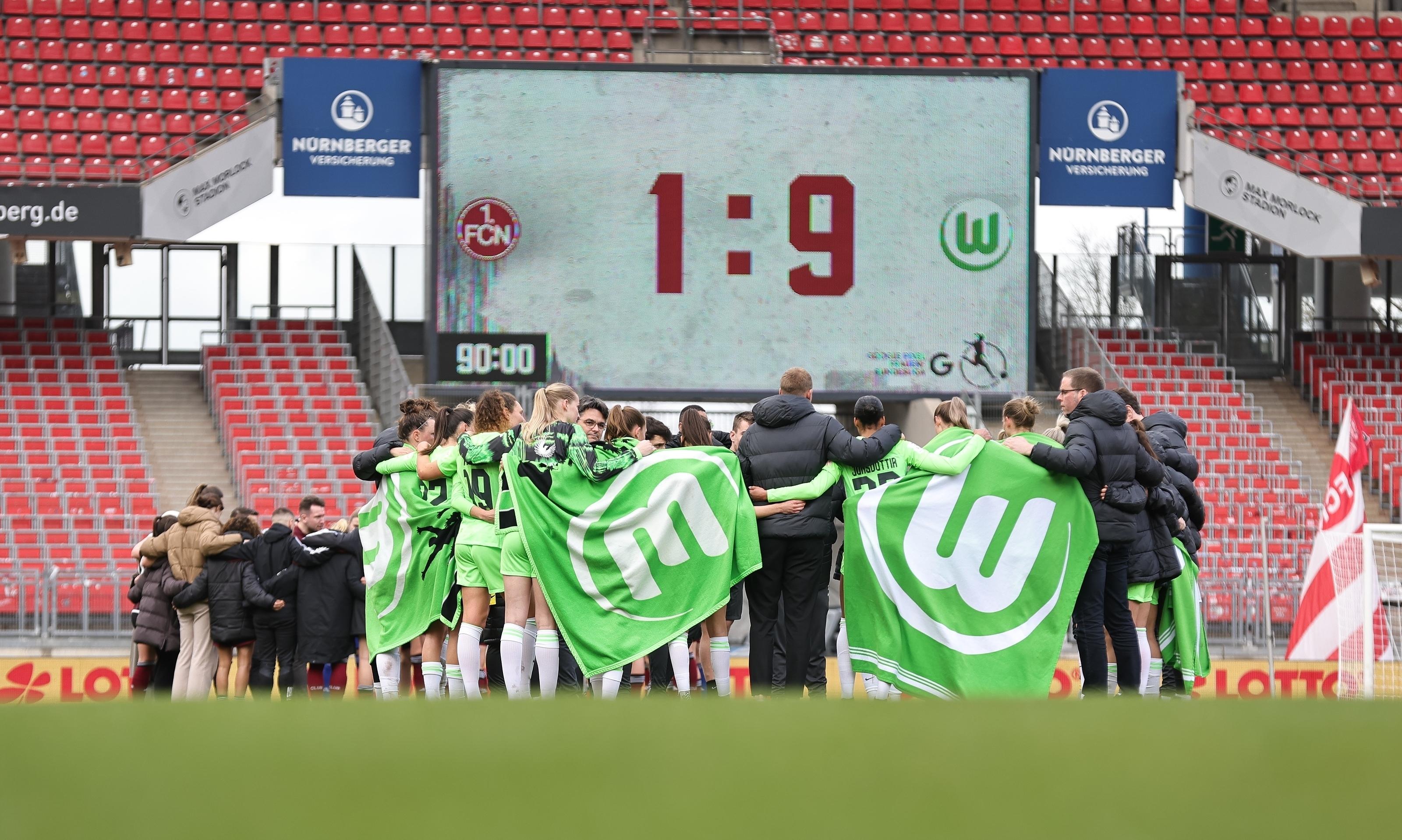 Anzeigetafel beim Spiel 1. FC Nürnberg  Frauen - VfL Wolfsburg