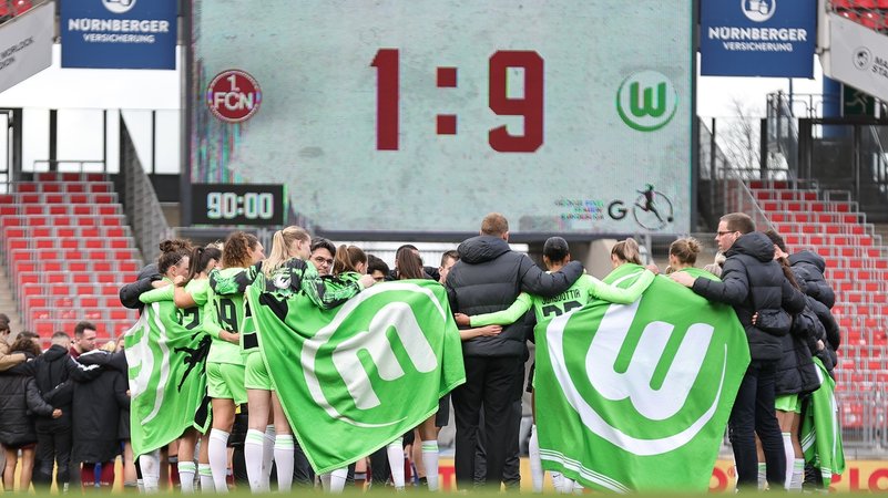 Anzeigetafel beim Spiel 1. FC Nürnberg  Frauen - VfL Wolfsburg